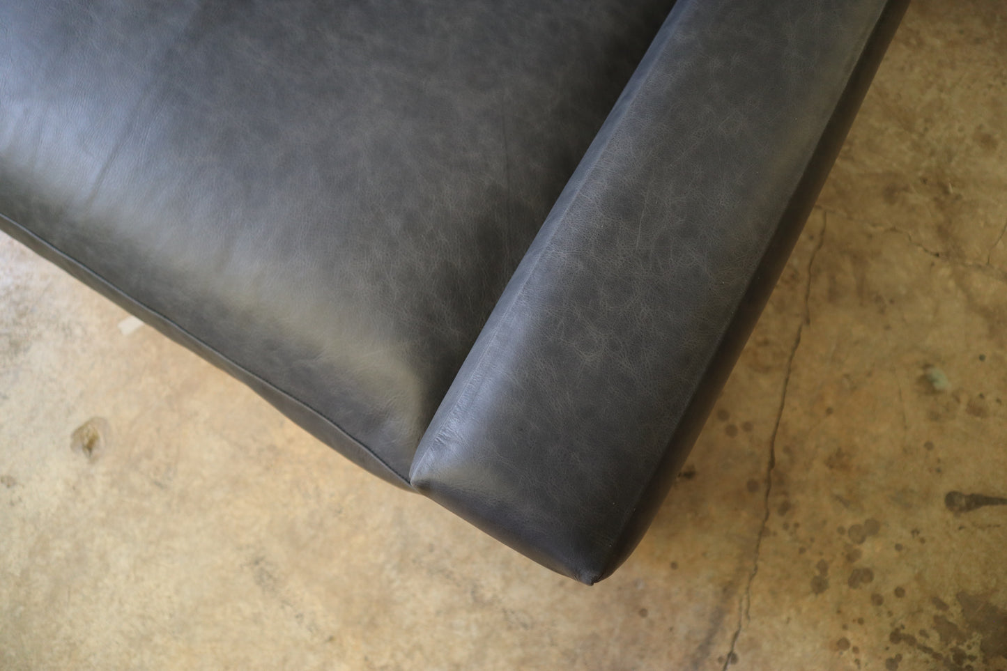 Sillón Polanco | Dos Plazas 100% Piel Genuina Gris