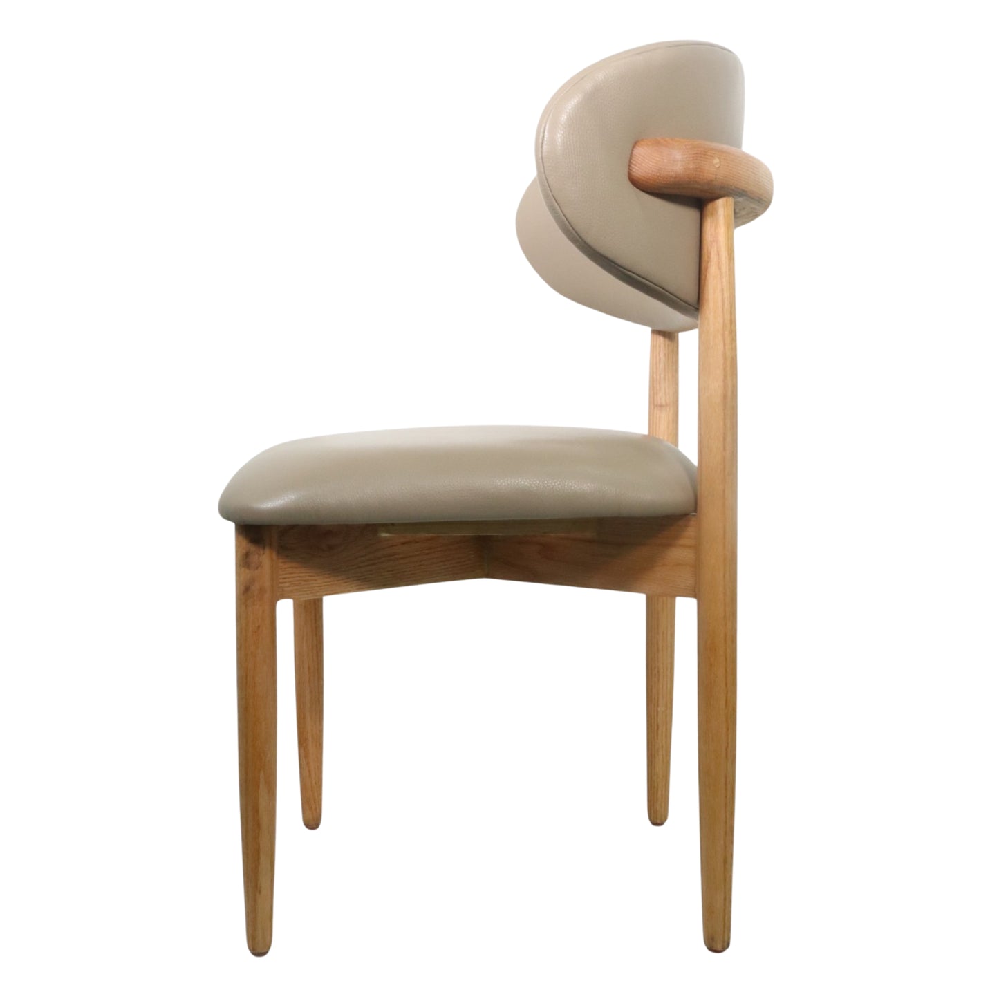 SILLA LAND - respaldo y asiento en piel genuina color beige, base de madera de encino natural