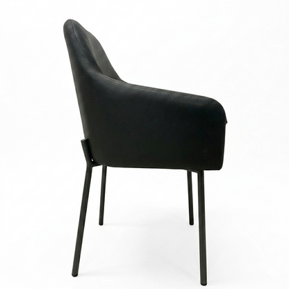 SILLA NOVA - respaldo y asiento en piel color gris, base de metal