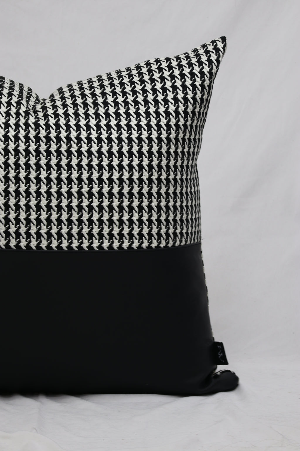 Cojín Cosette Domino Piel Genuina Negra