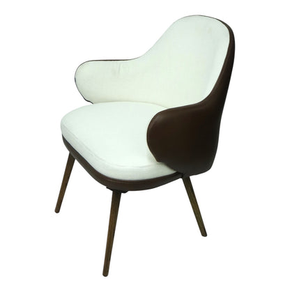 SILLA NÁPOLES - respaldo exterior en piel genuina color cafe, con base de madera de encino