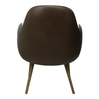 SILLA NÁPOLES - respaldo exterior en piel genuina color cafe, con base de madera de encino