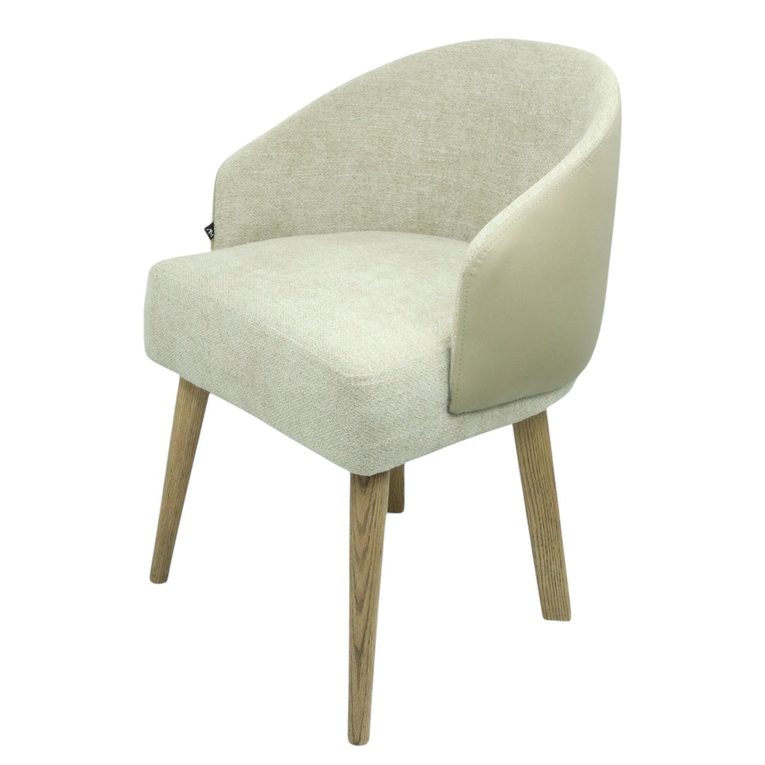 SILLA BERNAL - respaldo exterior en piel genuina, asiento y respaldo interior en textil, base de madera de encino