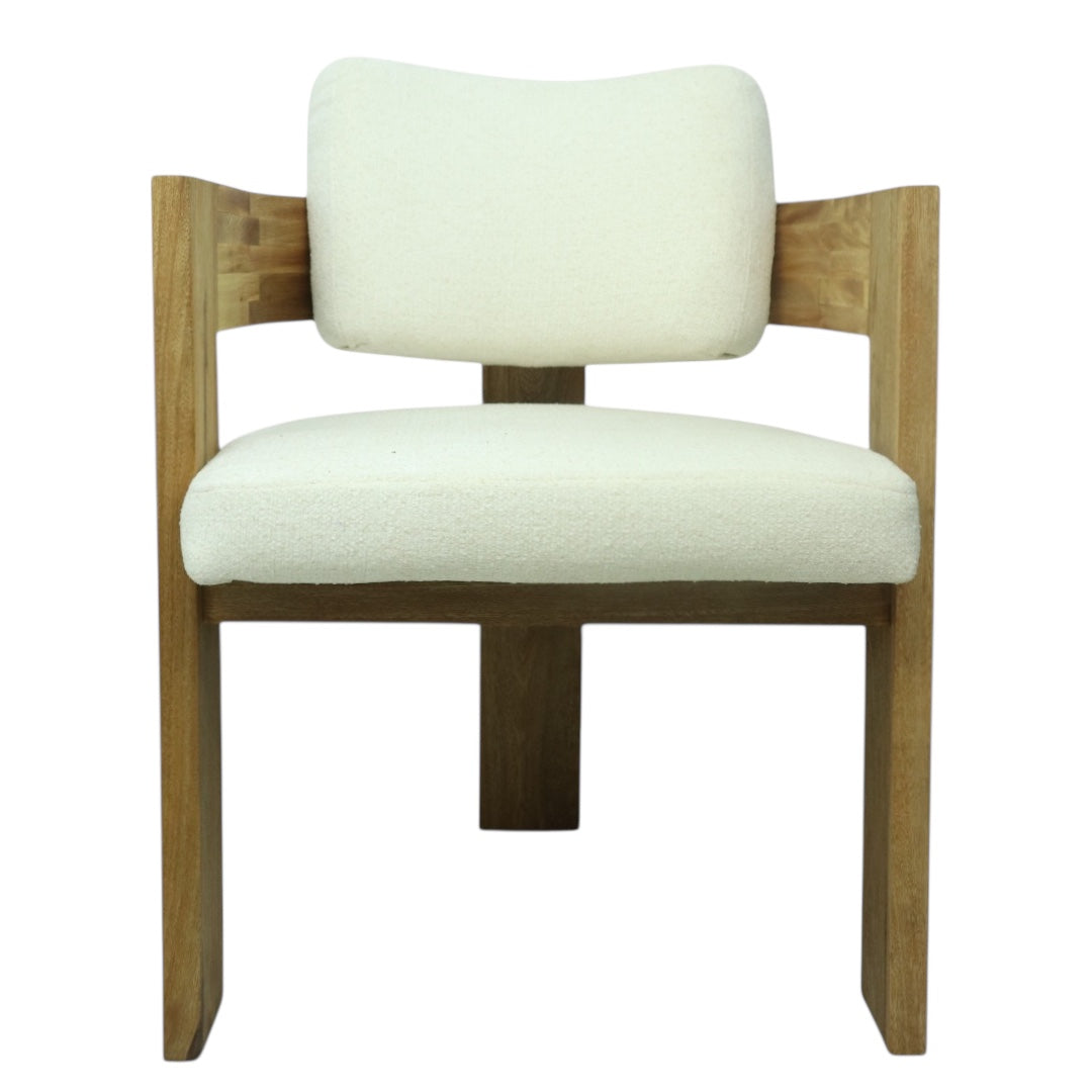 SILLA CAPRI - respaldo y asiento en textil color blanco, base de madera de encino