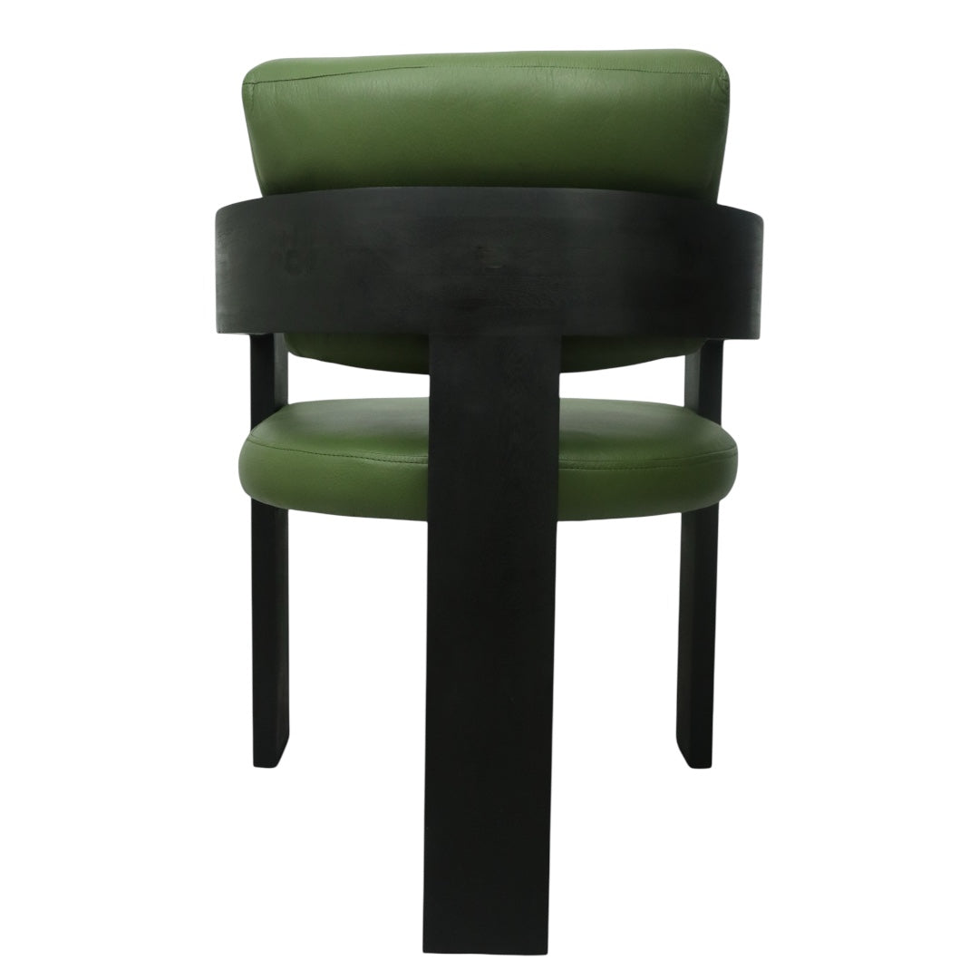 SILLA CAPRI - respaldo y asiento en piel genuina color verde, base de madera de encino