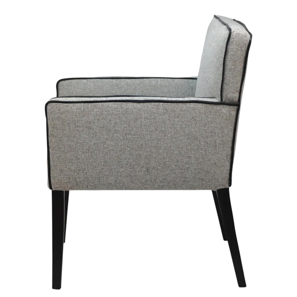 SILLA LORETO - respaldo y asiento en textil, ribete en piel con estructura de madera de pino
