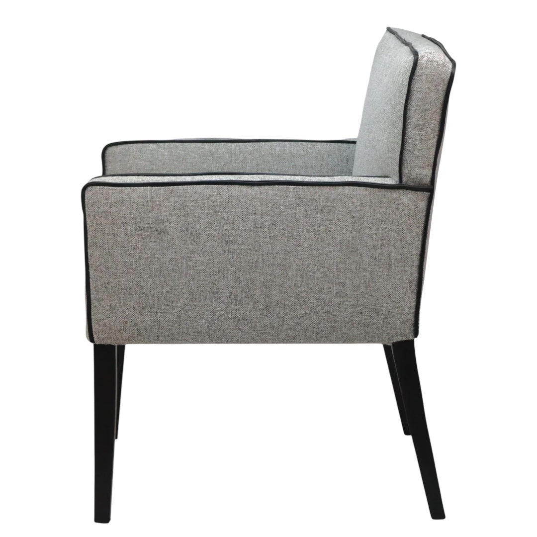 SILLA LORETO - respaldo y asiento en textil, ribete en piel con estructura de madera de pino