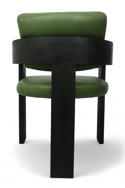 SILLA CAPRI - respaldo y asiento en piel genuina color verde, base de madera de encino