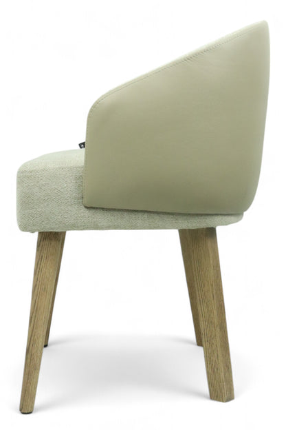 SILLA BERNAL - respaldo exterior en piel genuina, asiento y respaldo interior en textil, base de madera de encino