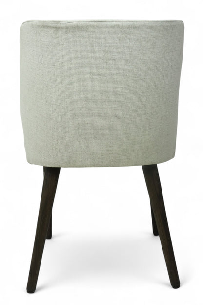 SILLA NEPAL - respaldo y asiento en textil color blanco, con base de madera de encino