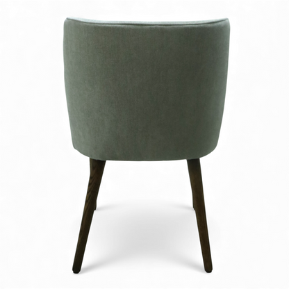 SILLA NEPAL - respaldo y asiento en textil color gris, con base de madera de encino