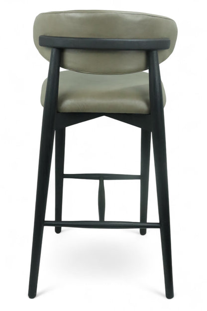 BANCO ALTO LAND - respaldo y asiento en piel genuina, base de madera de encino