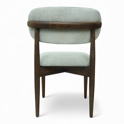 SILLA LAND - respaldo y asiento en textil gris, base de madera de encino tono nogal