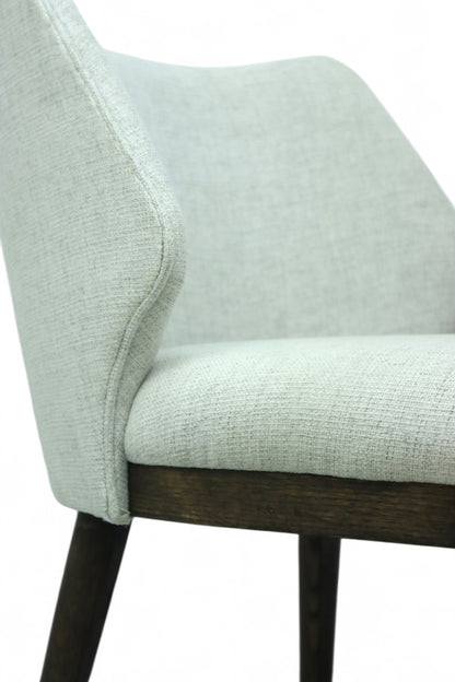 SILLA NEPAL - respaldo y asiento en textil color blanco, con base de madera de encino