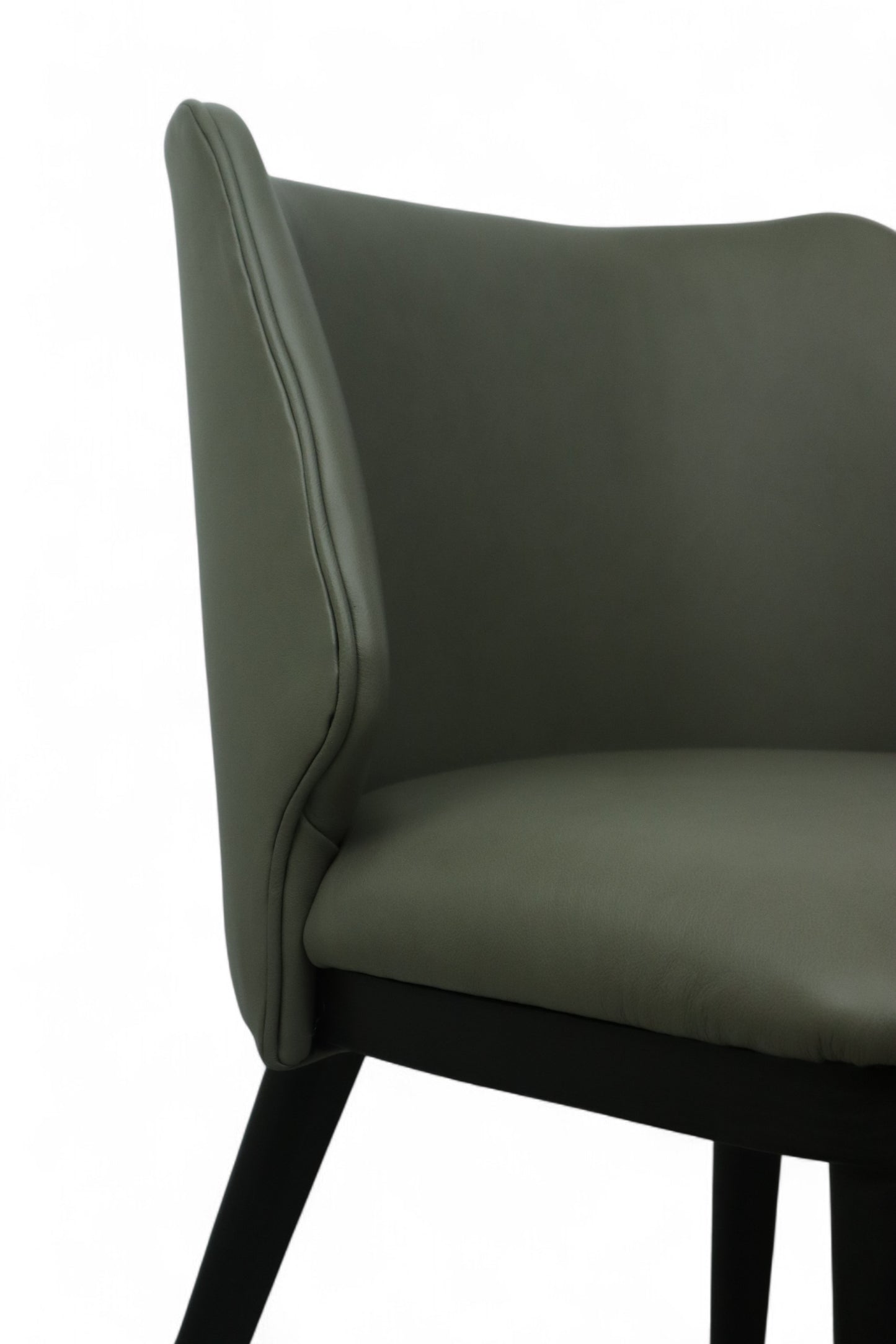 SILLA NEPAL - respaldo y asiento en piel genuina color gris, con base de madera de encino color negra