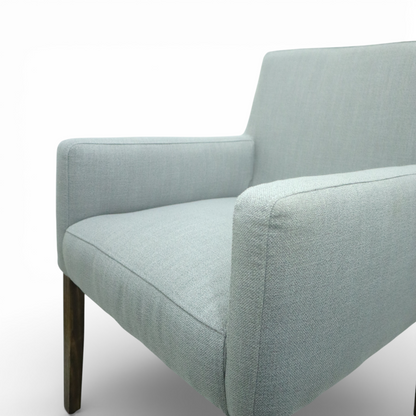 SILLA LORETO - respaldo y asiento en textil gris, estructura de madera de pino