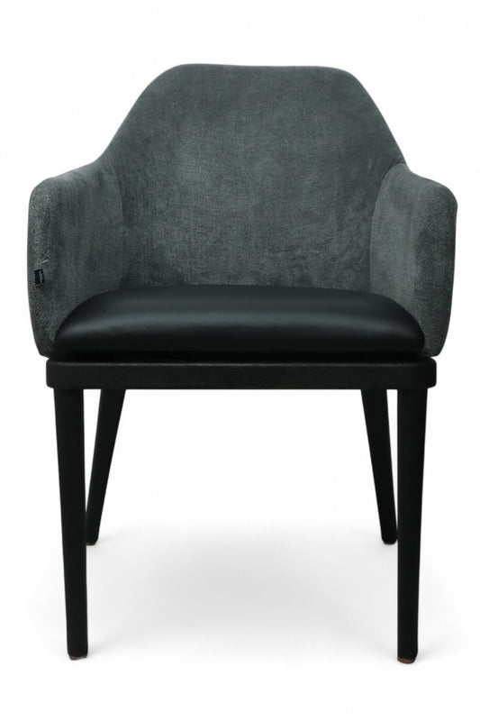 SILLA BOSTON - asiento en piel genuina, respaldos en textil, con base de madera de encino